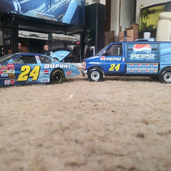Jeff Gordon #24 car & Matching Pepsi Van - Picture 6 of 6